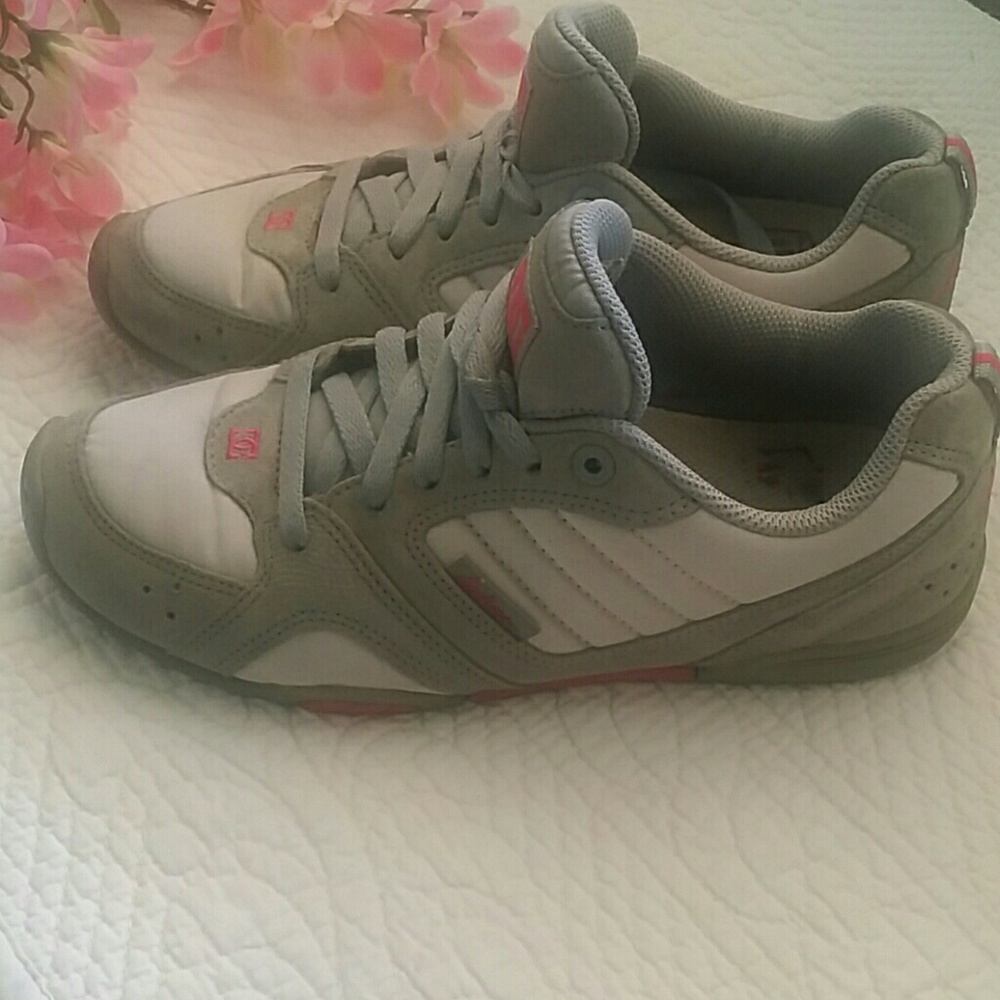 *SOLD*  VINTAGE  DC Skate SHOES